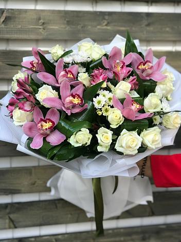 Букет цветов из: Розы и Хризантемы в Адлер