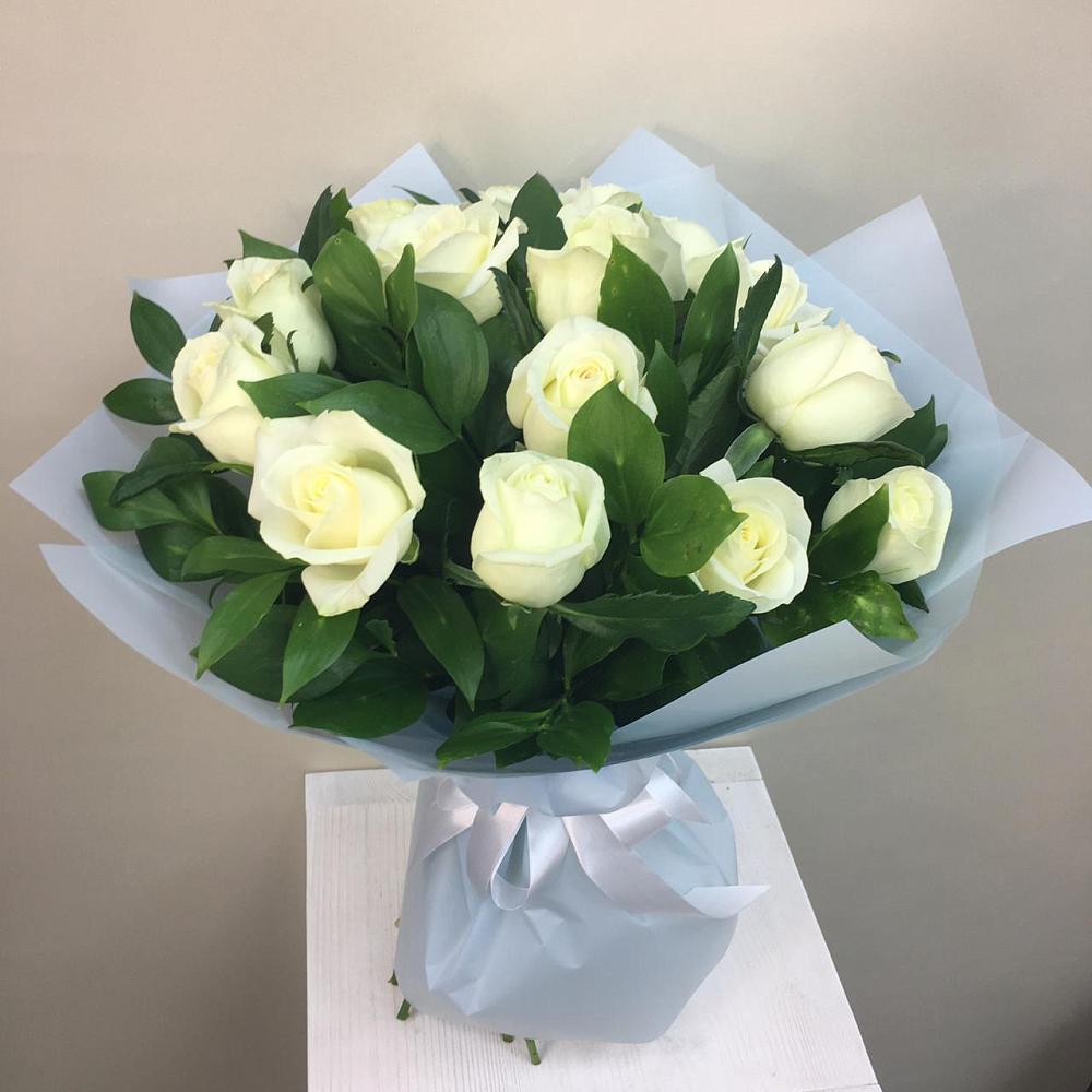 Букет 15 Белых роз Проуд в Адлер