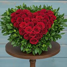 Композиция Сердце в любви в Адлер Цветочная композиция из Розы в виде сердца в Адлер