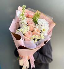 Букет цветов из:  Хризантемы и Розы в Адлер