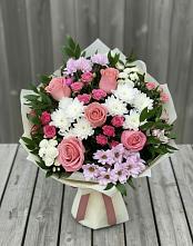 Букет цветов из:  Альстромерии, Гвоздики, Розы и Хризантемы в Адлер
