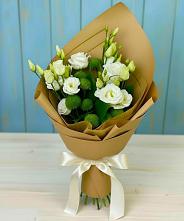 Букет цветов из:  Хризантемы и Лизиантусы в Адлер