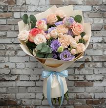 Букет Феерия в Адлер Букет цветов из: Розы, Лизиантусы и Гвоздики в Адлер