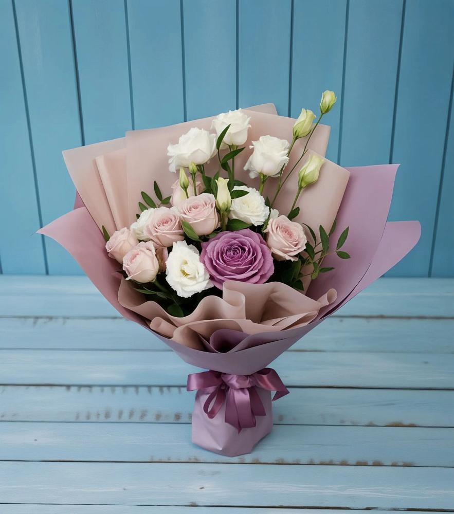 Букет цветов из: Розы и Лизиантусы в Адлер